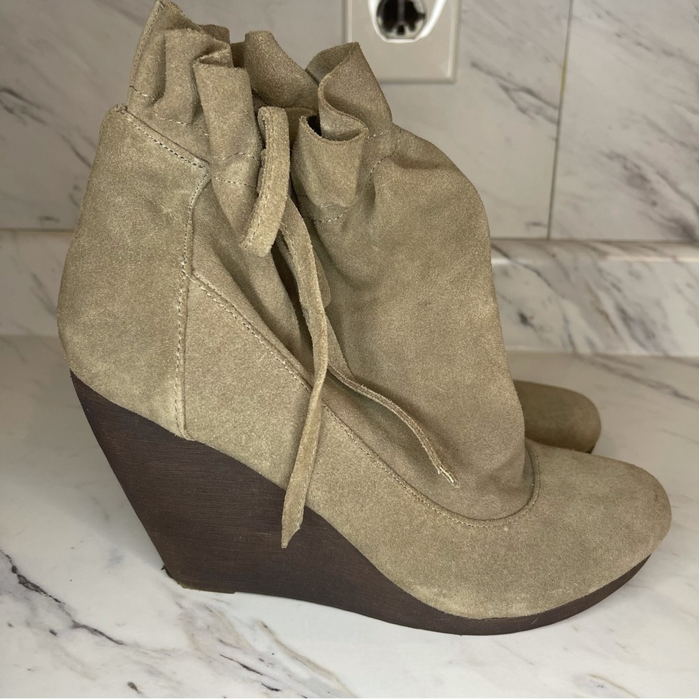 Steve Madden “Matti” Leather Wedge Booties  - Size 8M - Picture 12 of 13
